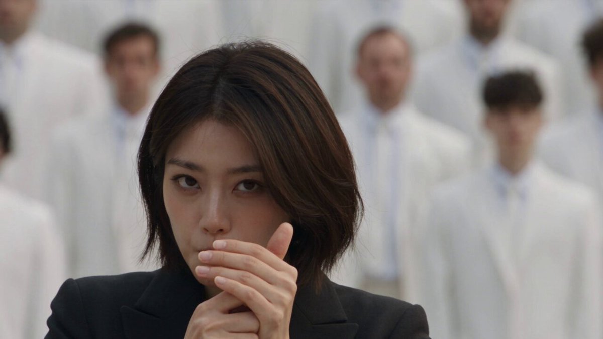 Unsettling Crowd Turn Fashion Video