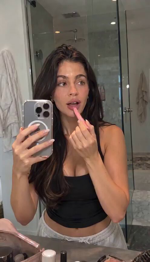 Beauty UGC Lip Product Video Prompt